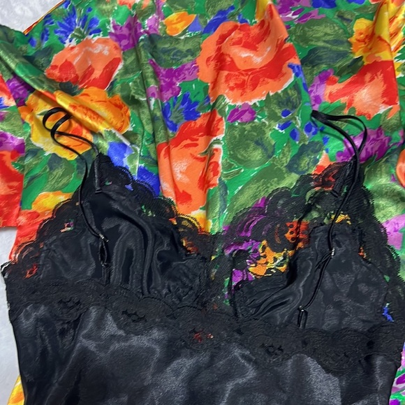 Vintage Victoria’s Secret Silky Robe and Slip on - Picture 10 of 10